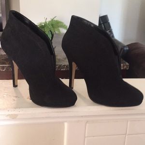 Black soft  suede feel conservative heels!💜💜